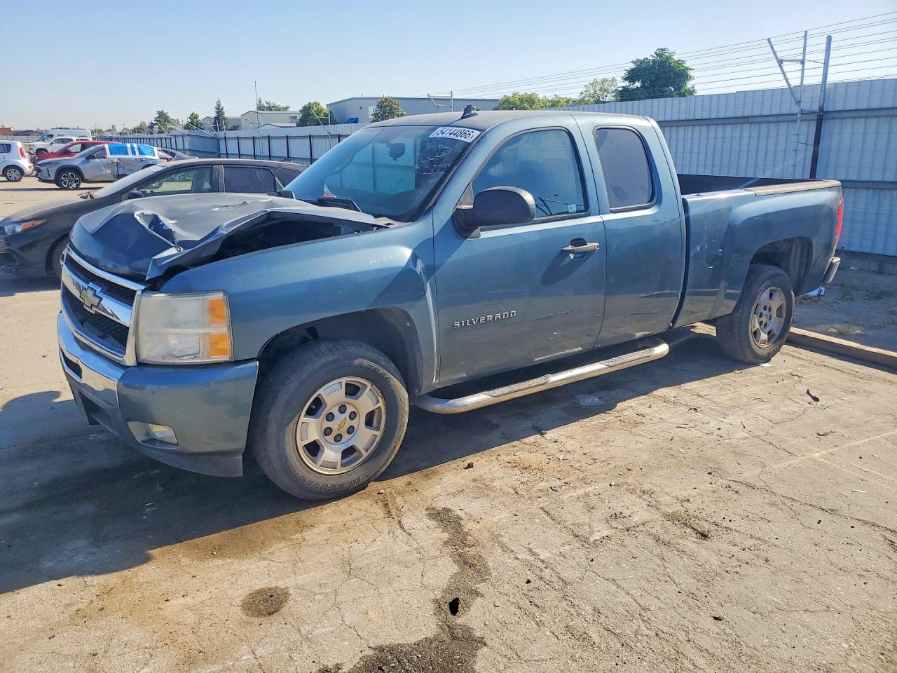 Salvage Chevrolet Silverado Image