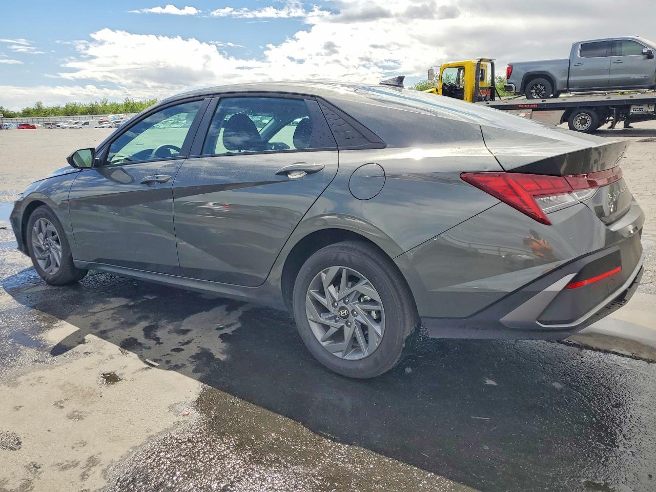 Hyundai ELANTRA Blue