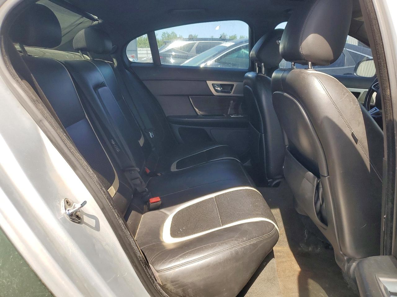 Jaguar XF Portfolio