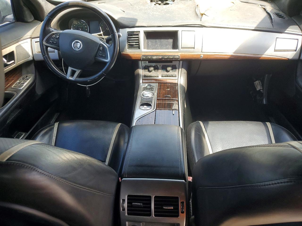 Jaguar XF Portfolio