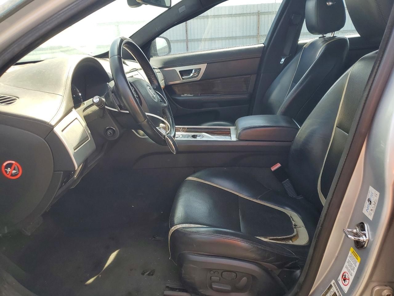 Jaguar XF Portfolio