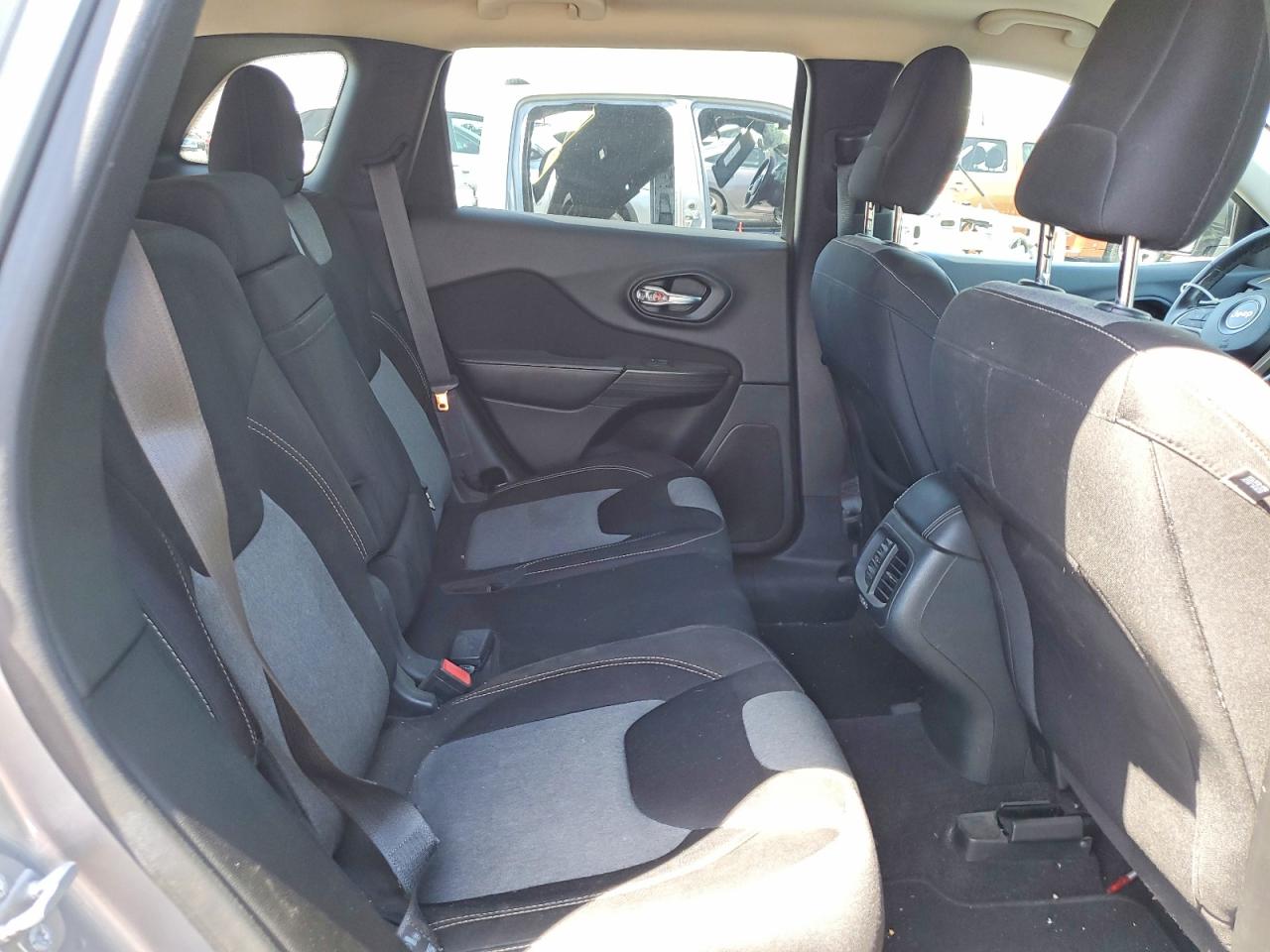 Jeep Cherokee Sport