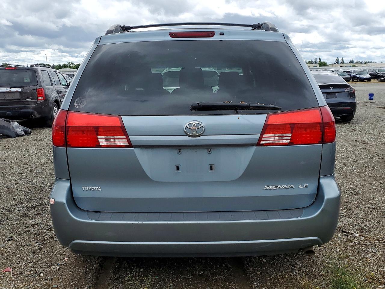 Toyota Sienna Le 8 Passenger