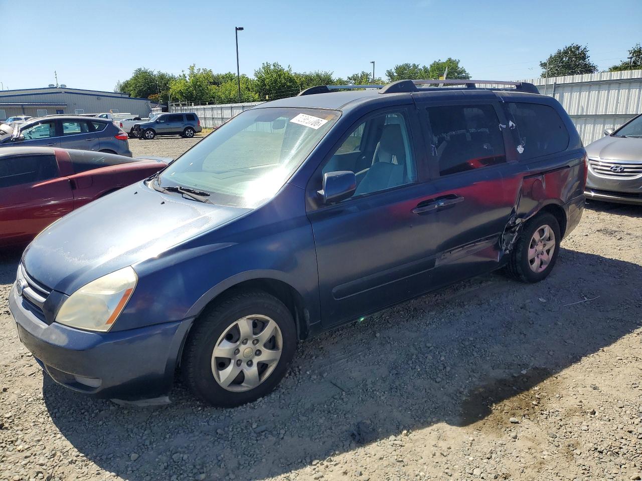 Salvage Kia Sedona Image
