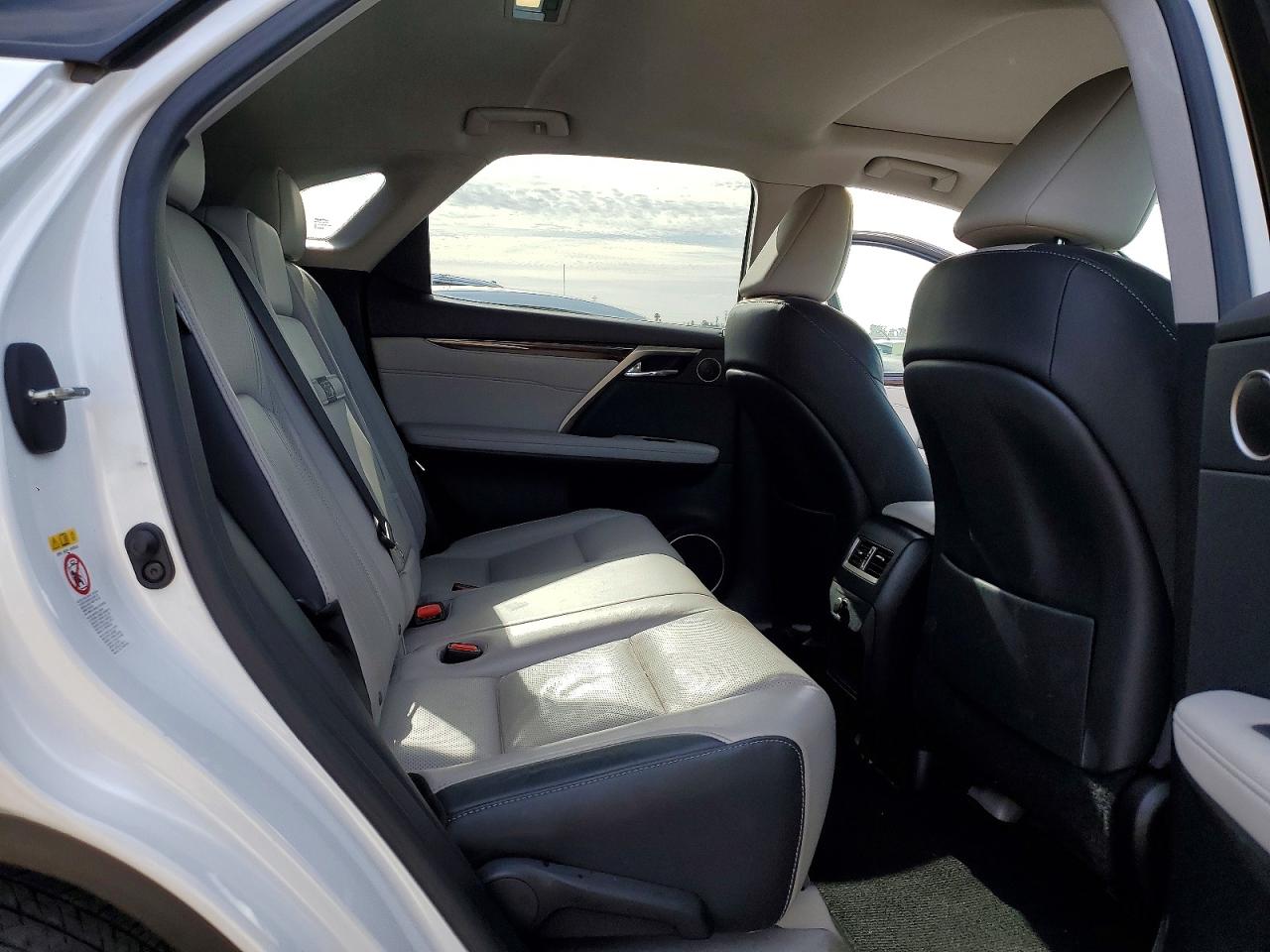 Lexus RX Base