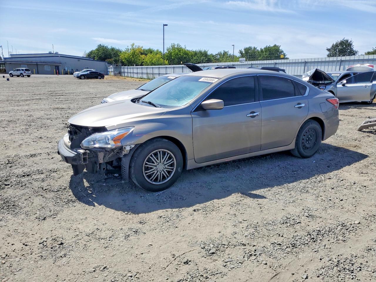 Salvage Nissan Altima Image