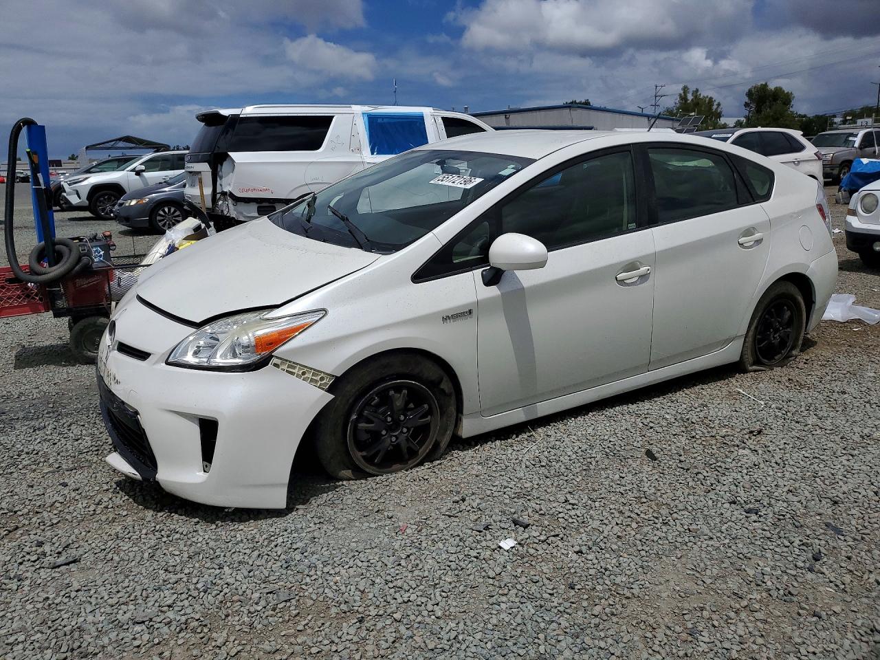Salvage Toyota Prius Image