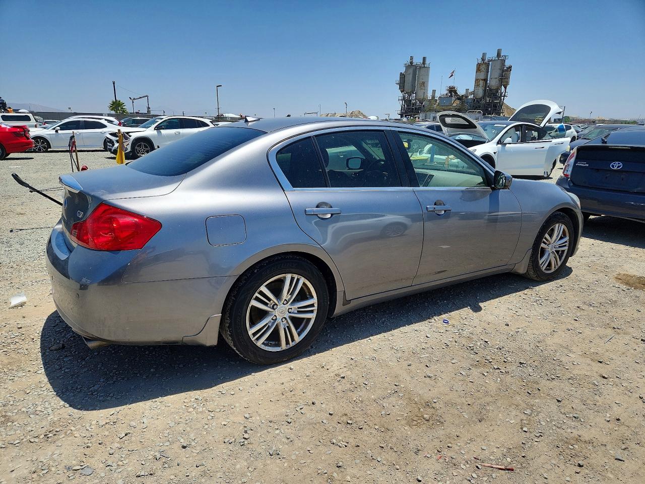 INFINITI G37 Journey