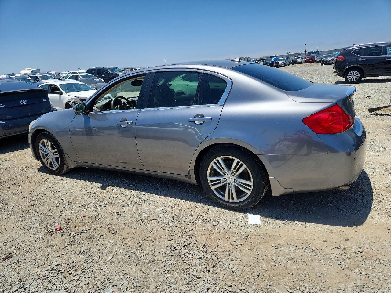 INFINITI G37 Journey