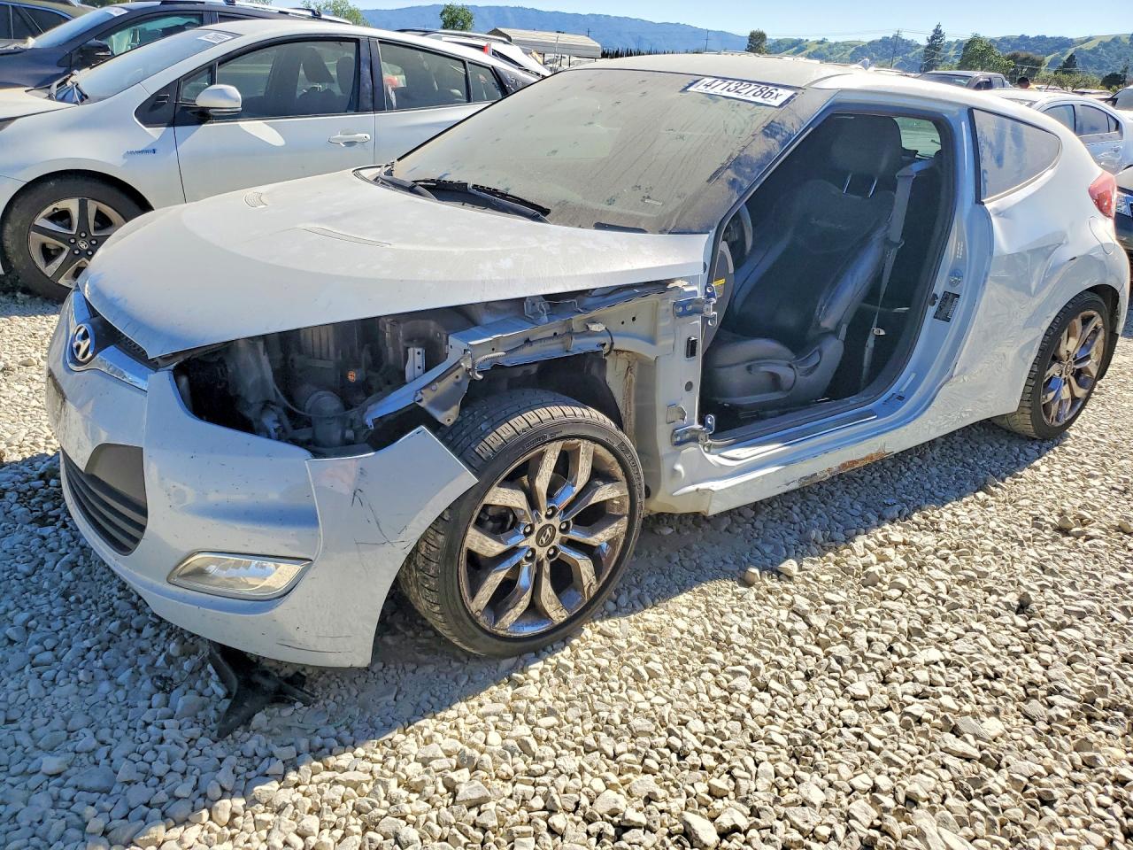 Salvage Hyundai VELOSTER Image
