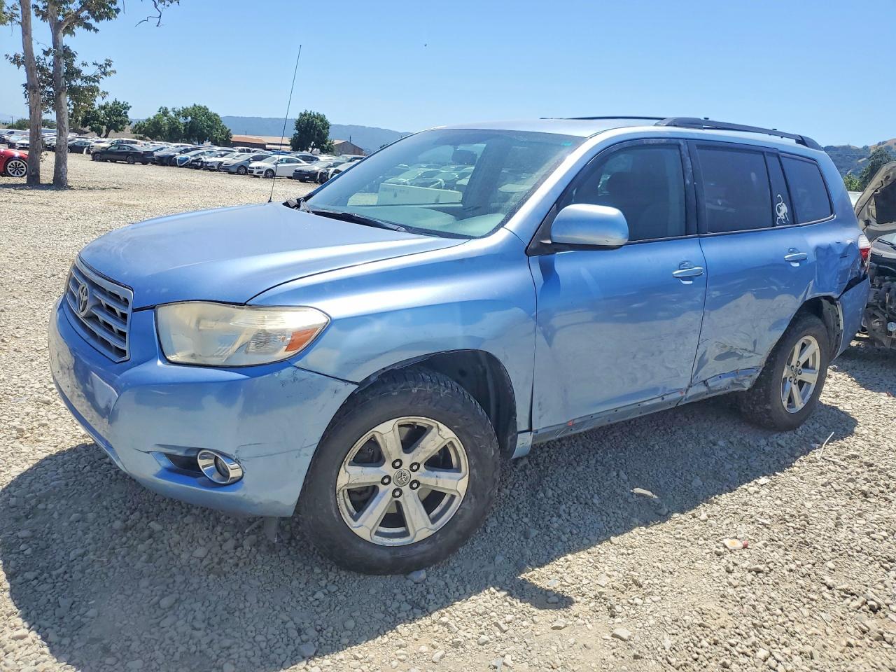 Salvage Toyota Highlander Image