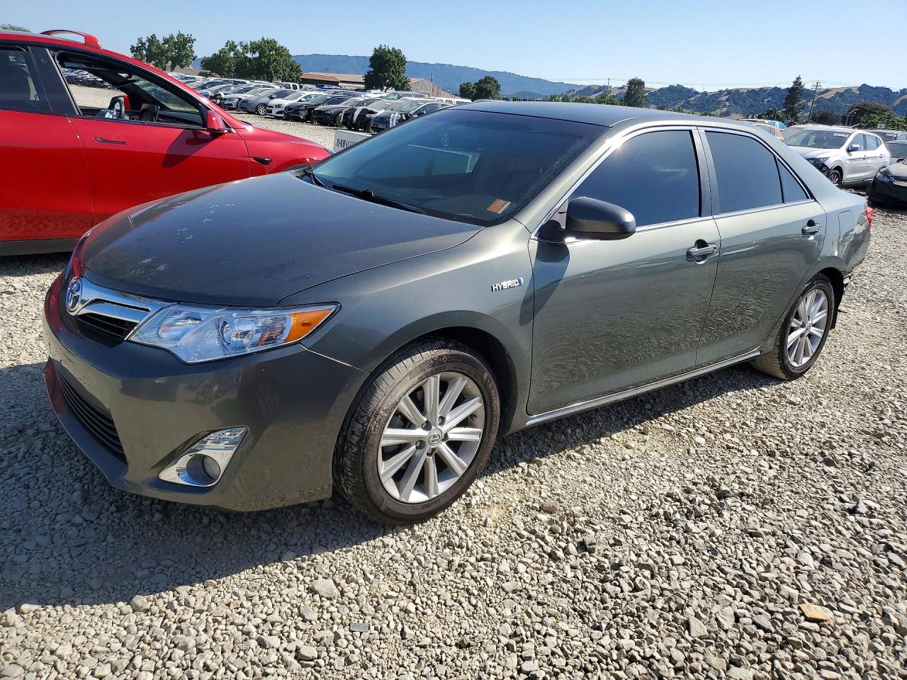 Salvage Toyota Camry Image