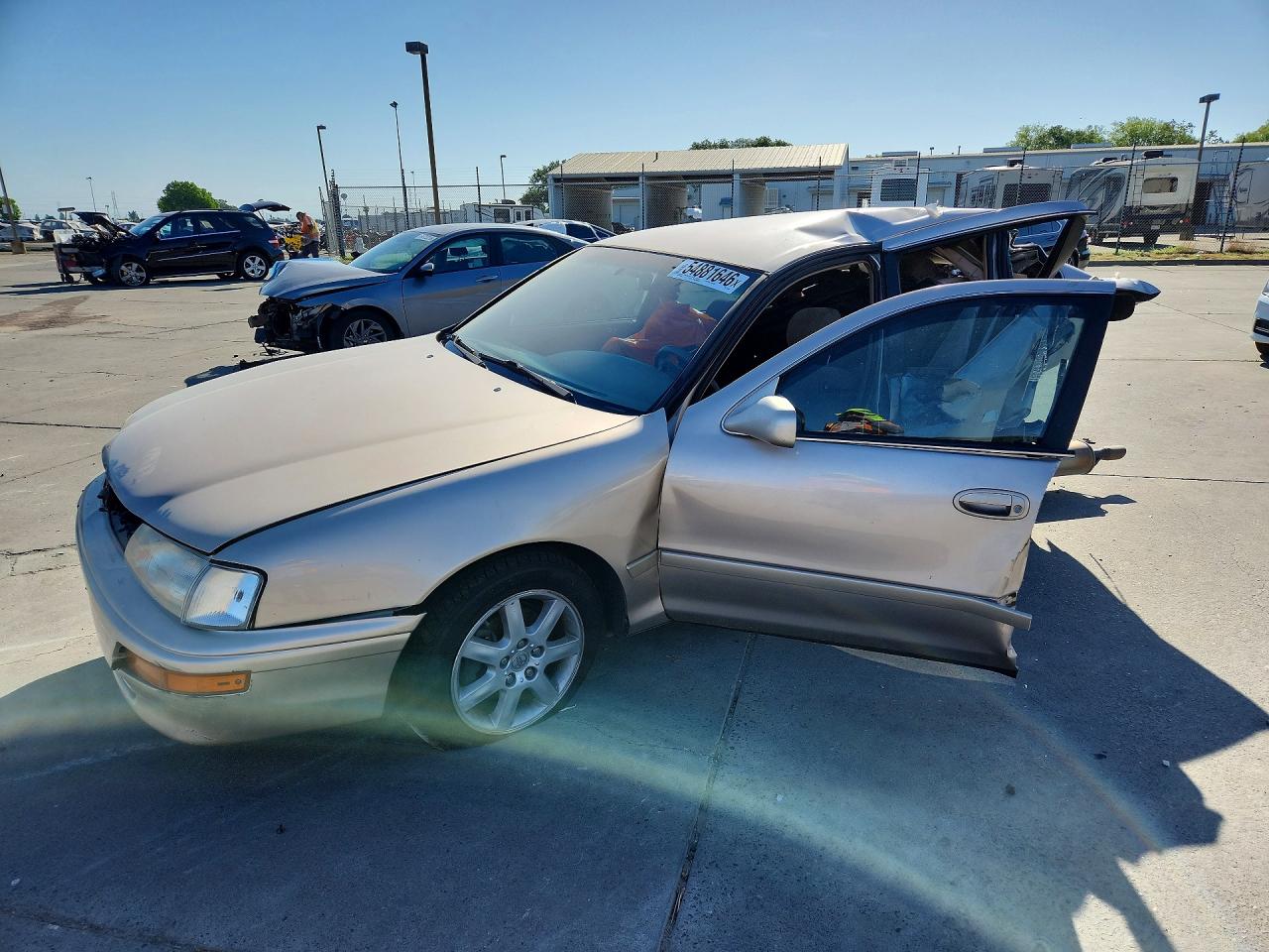 Salvage Toyota Avalon Image