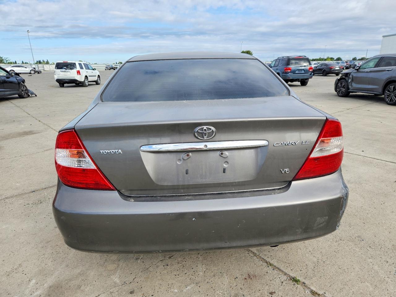 Toyota Camry Le V6