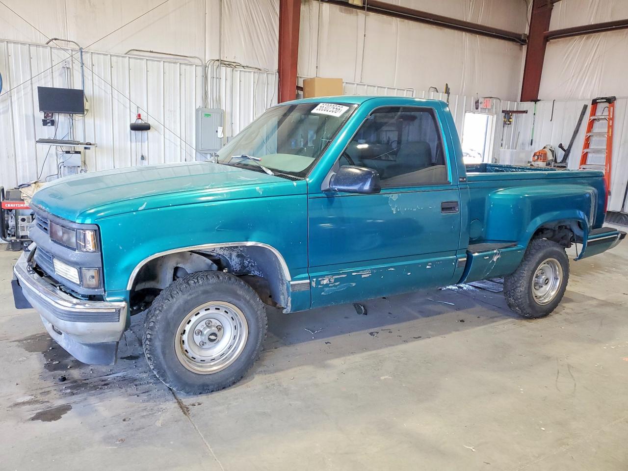 Salvage GMC Sierra Image