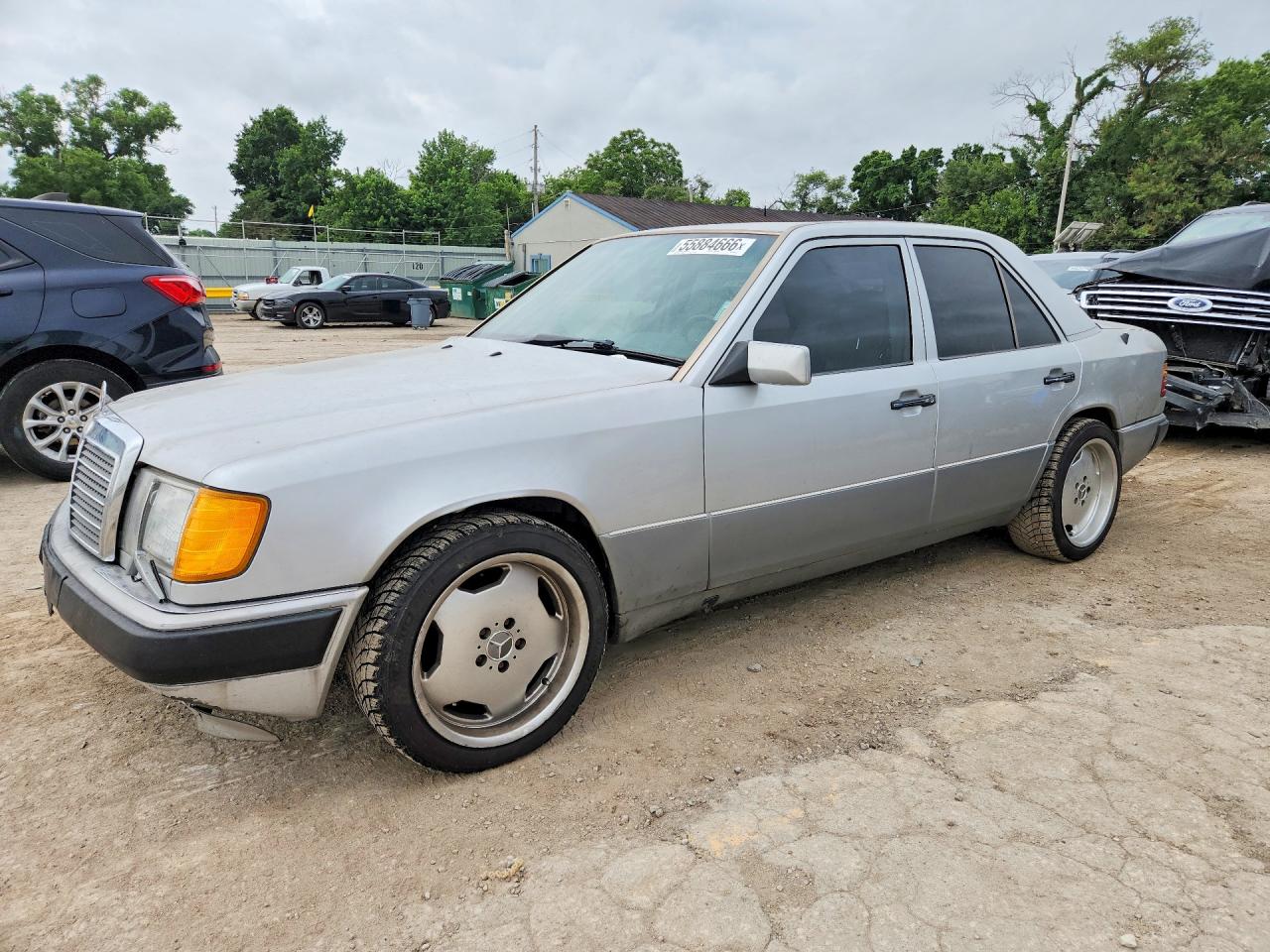 Salvage Mercedes-Benz 300-Class Image