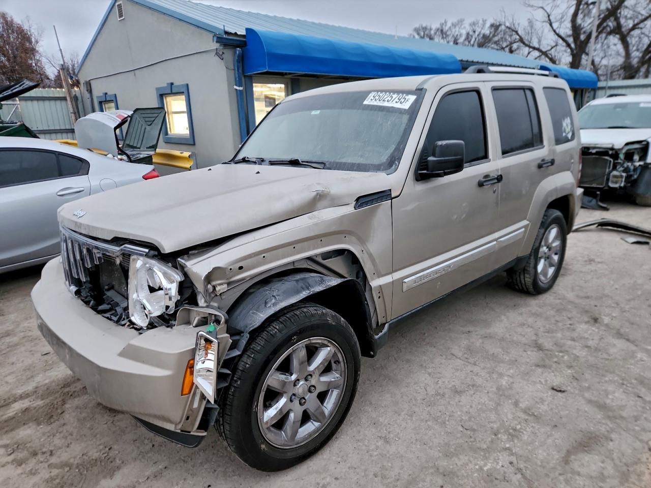 Salvage Jeep Liberty Image