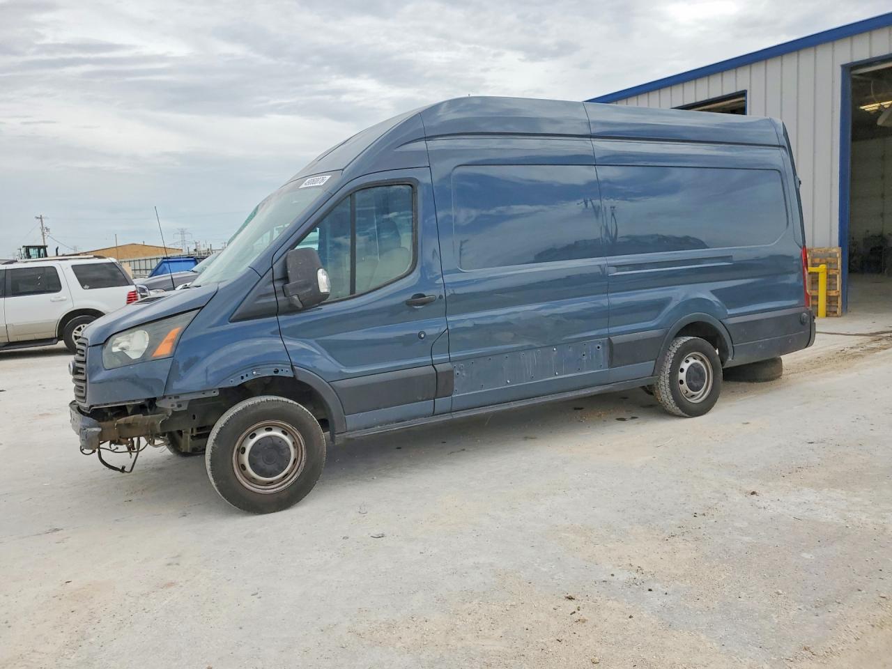 Salvage Ford Transit Image
