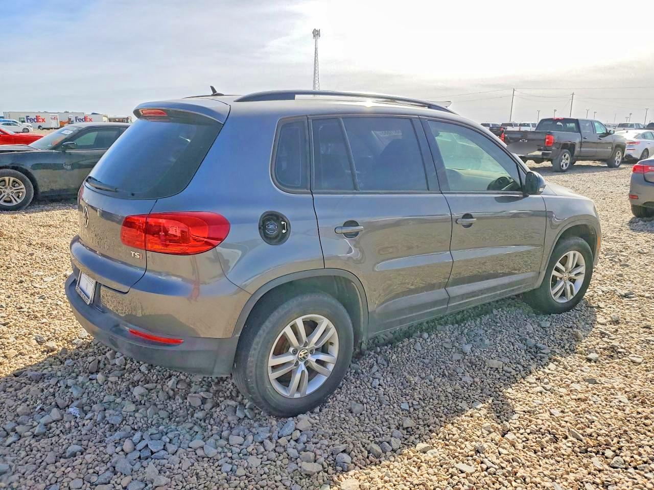 Volkswagen Tiguan S