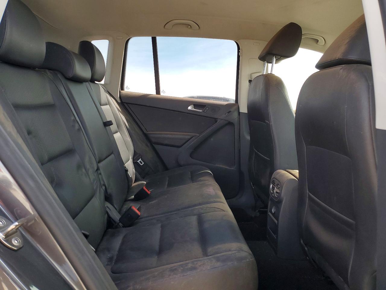Volkswagen Tiguan S