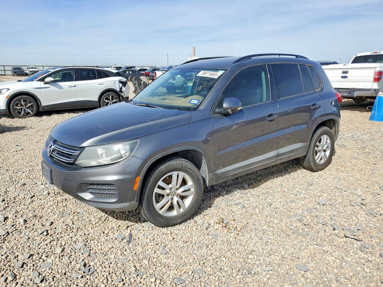 Salvage Volkswagen Tiguan Image