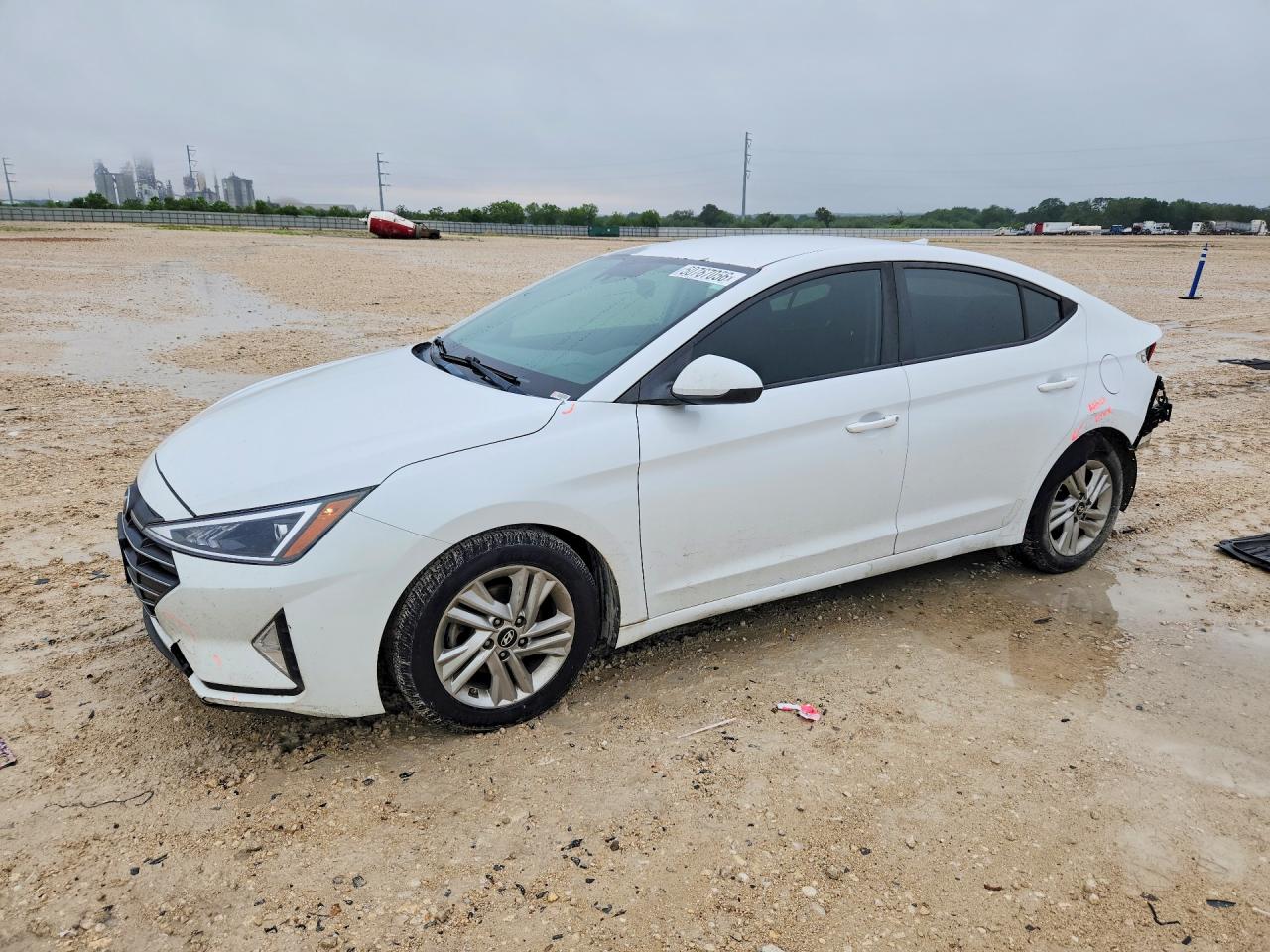 Salvage Hyundai ELANTRA Image