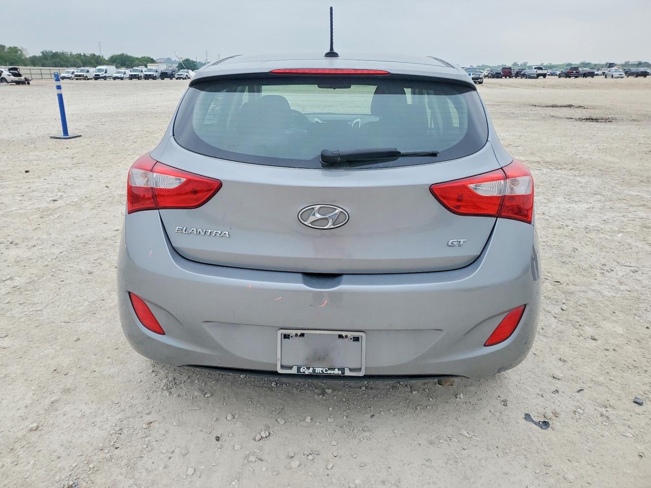 Hyundai ELANTRA Base