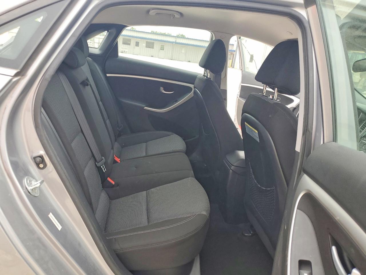 Hyundai ELANTRA Base