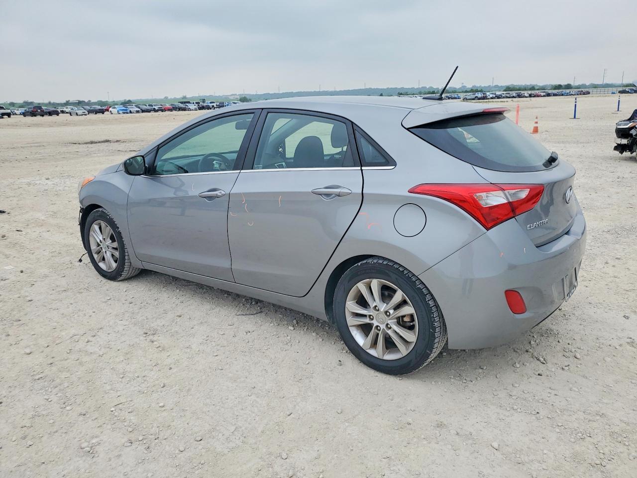 Hyundai ELANTRA Base