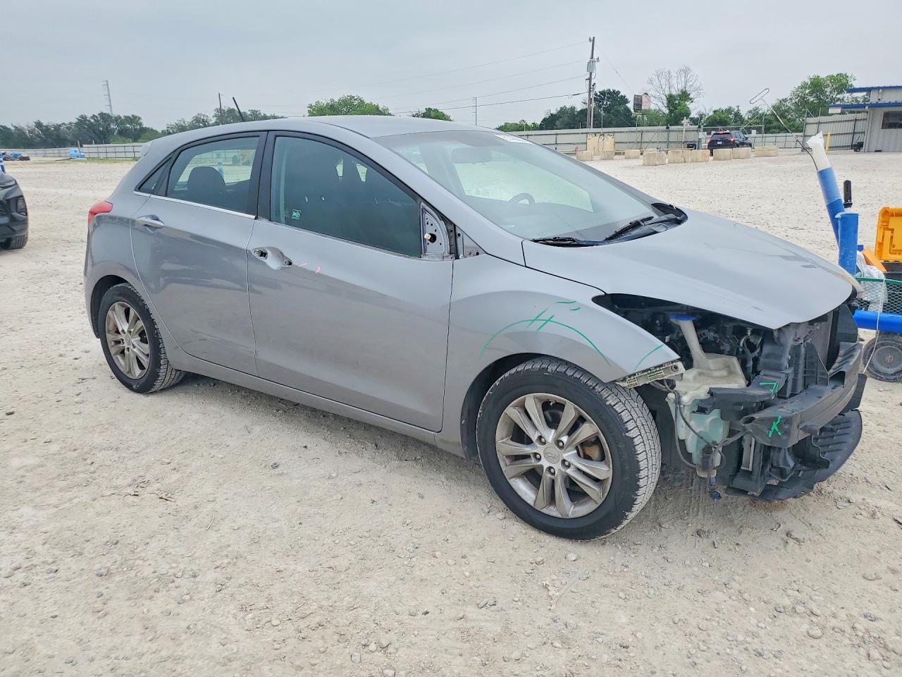 Hyundai ELANTRA Base