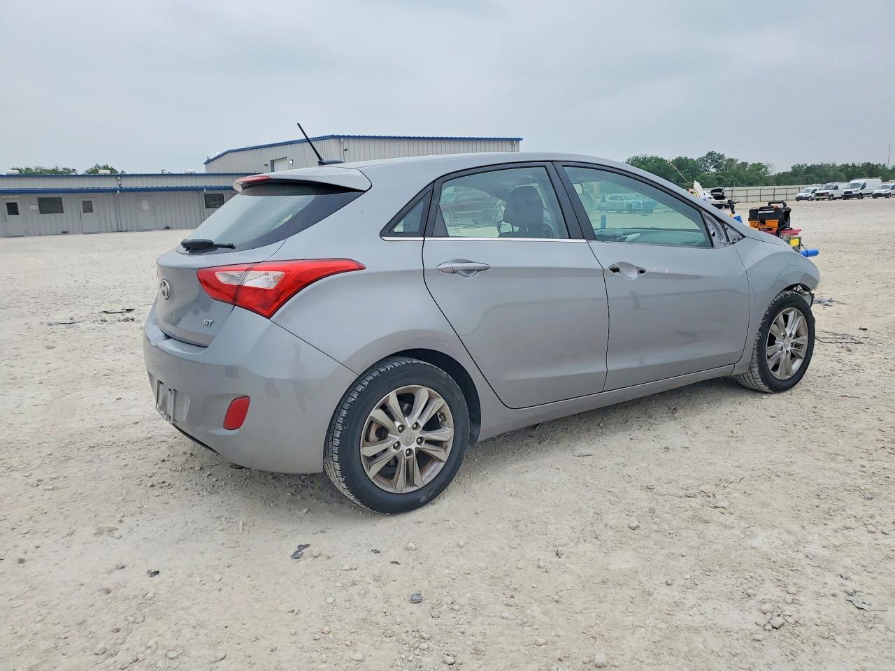 Hyundai ELANTRA Base
