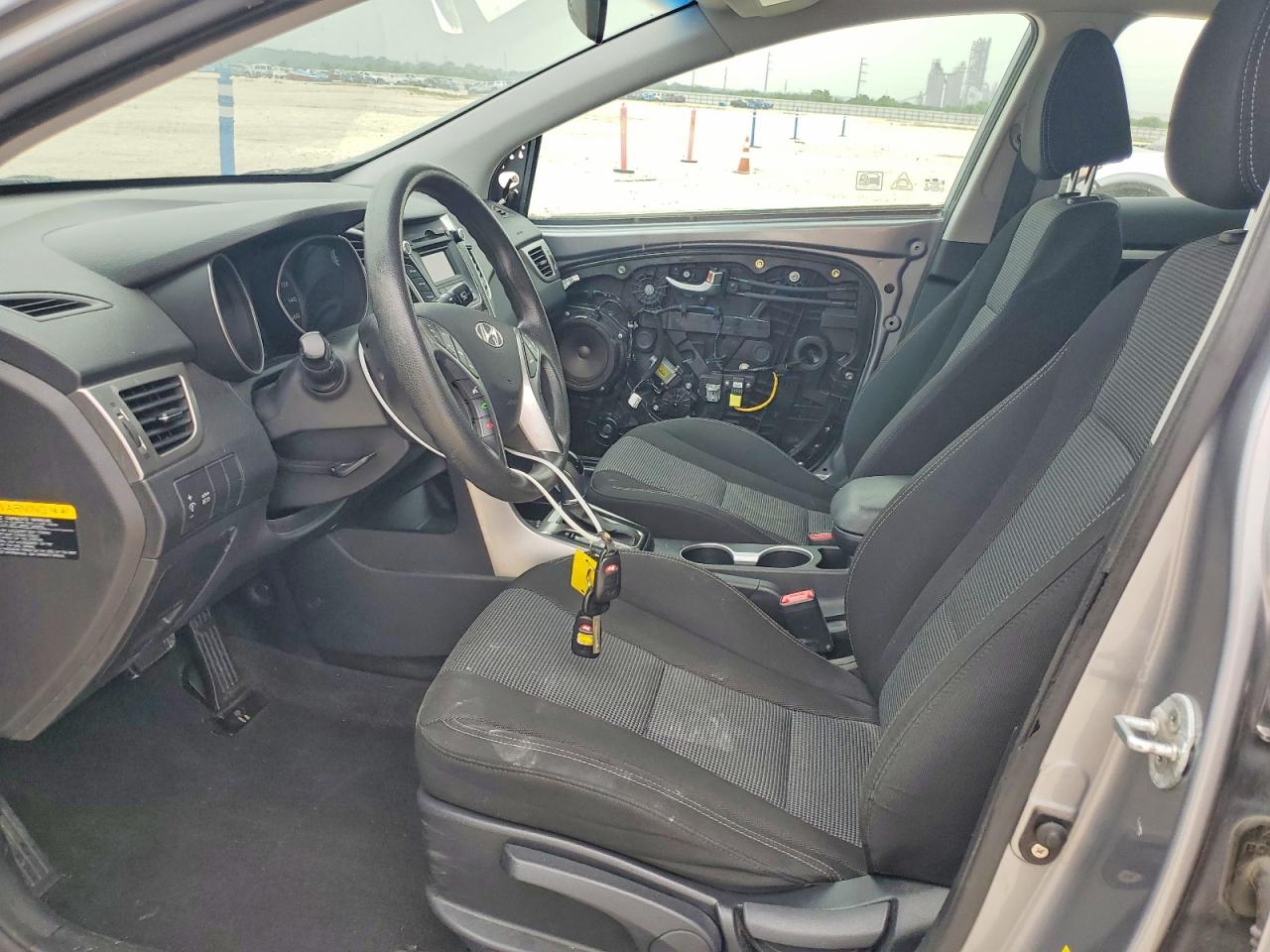 Hyundai ELANTRA Base