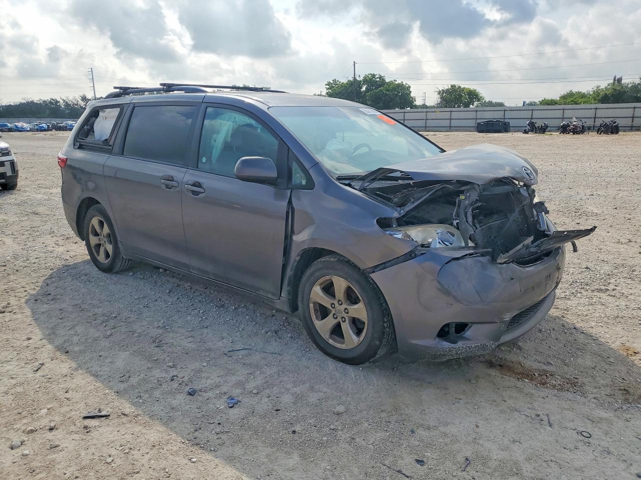Toyota Sienna Le