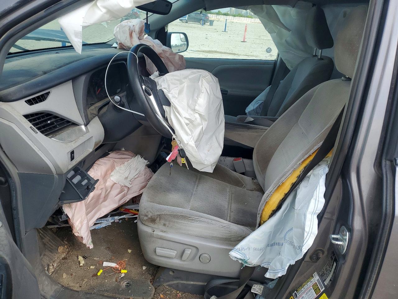 Toyota Sienna Le