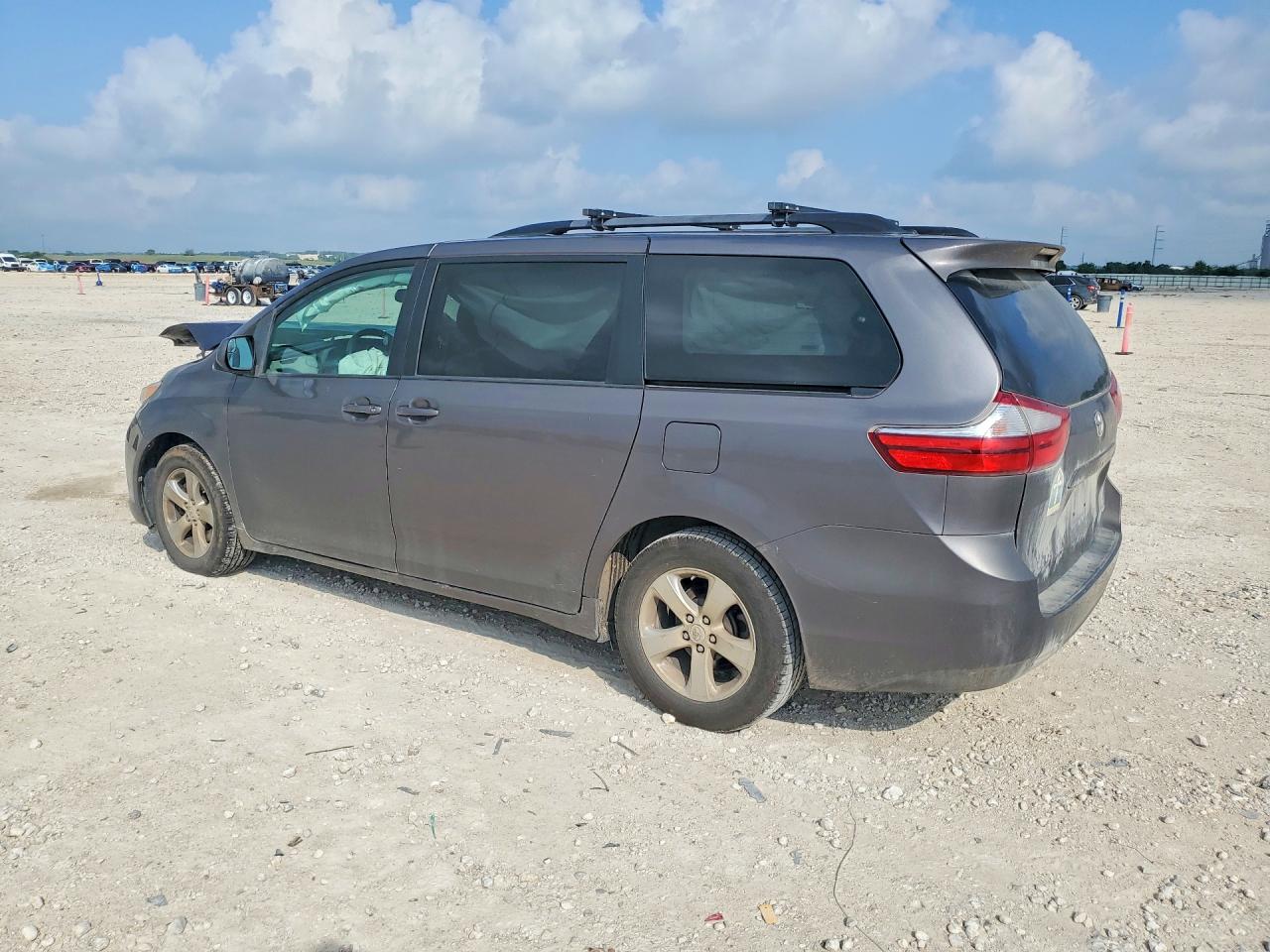 Toyota Sienna Le