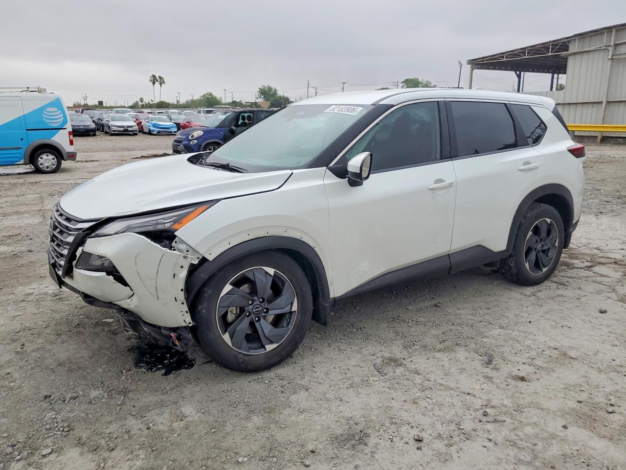 Salvage Nissan Rogue Image