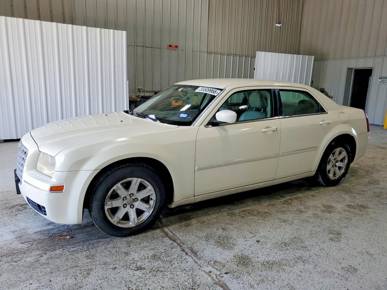 Salvage Chrysler 300 Image