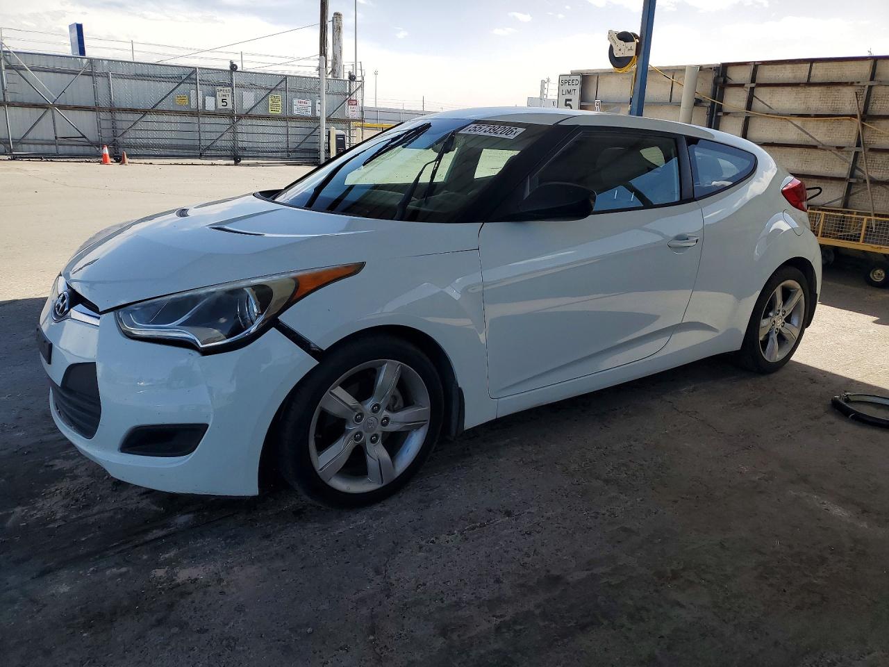 Salvage Hyundai VELOSTER Image