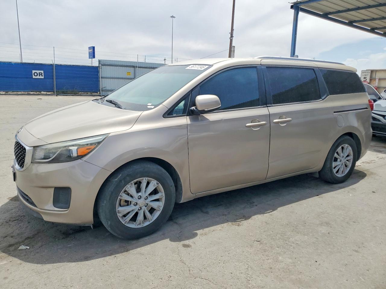 Salvage Kia Sedona Image