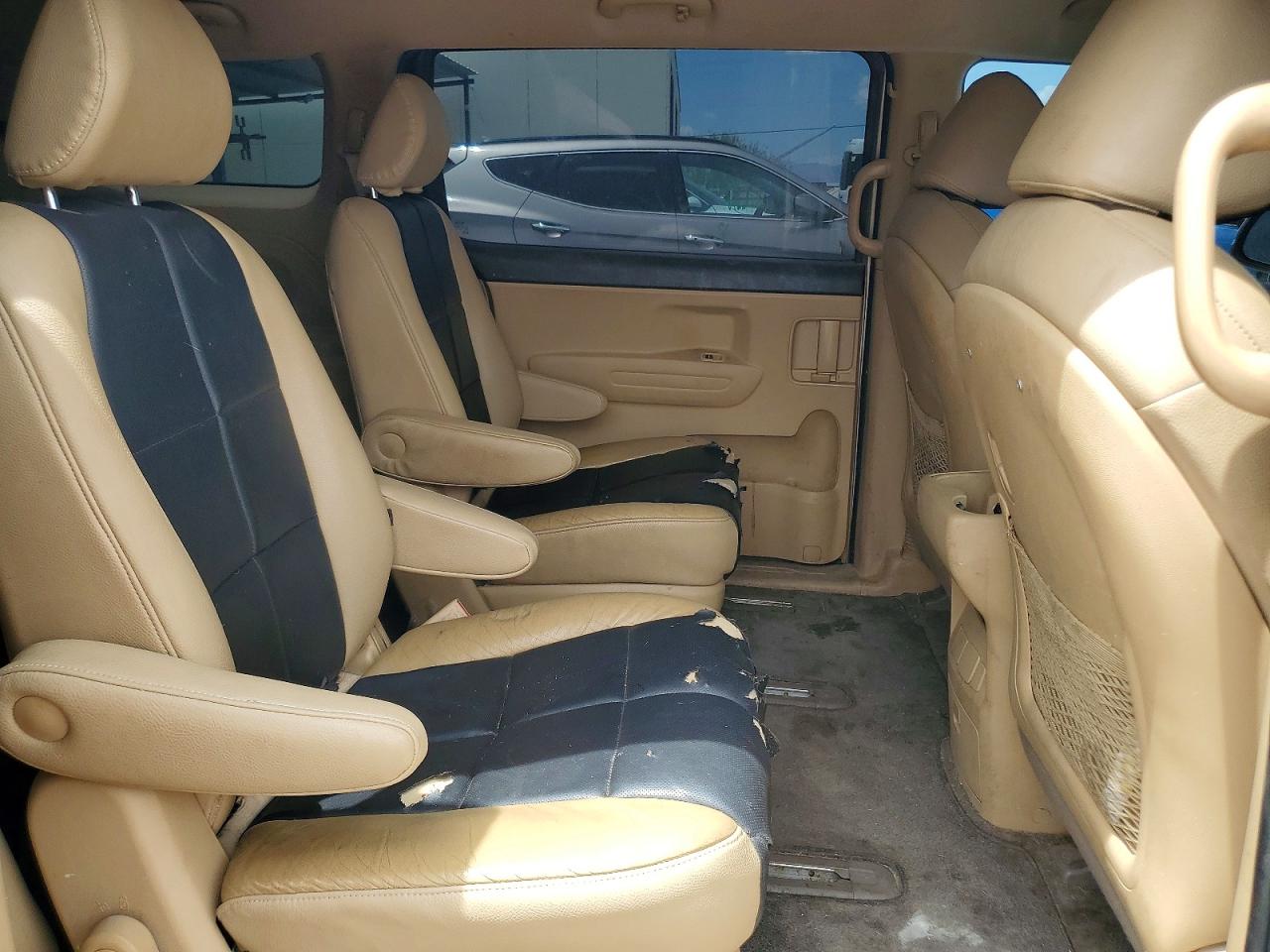 Kia Sedona Lx