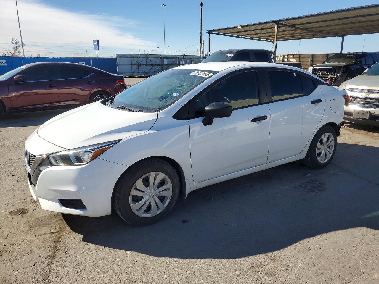 Salvage Nissan Versa Image