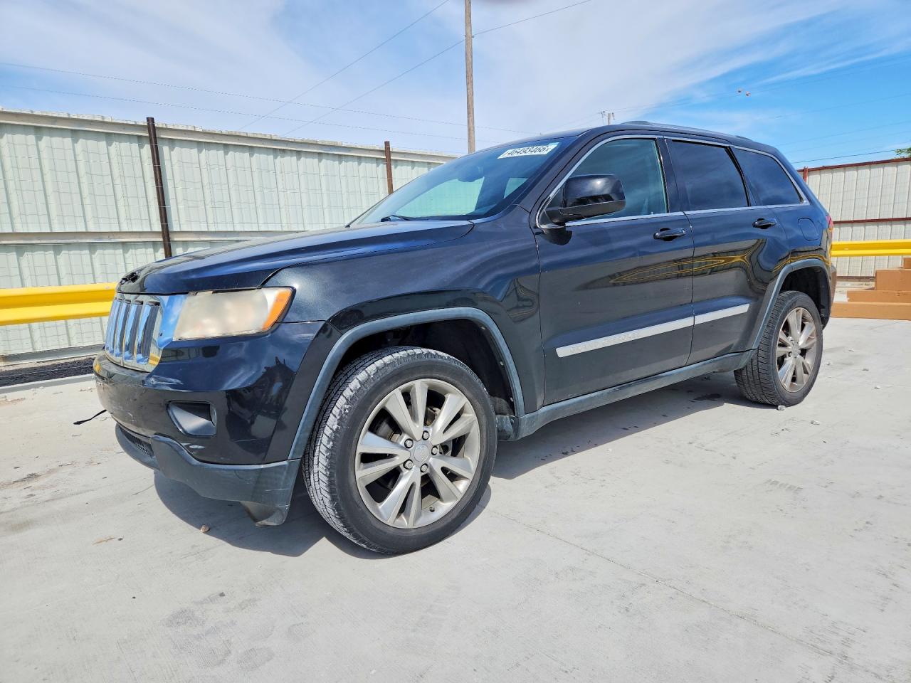 Salvage Jeep Cherokee Image