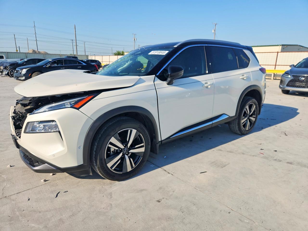 Salvage Nissan Rogue Image