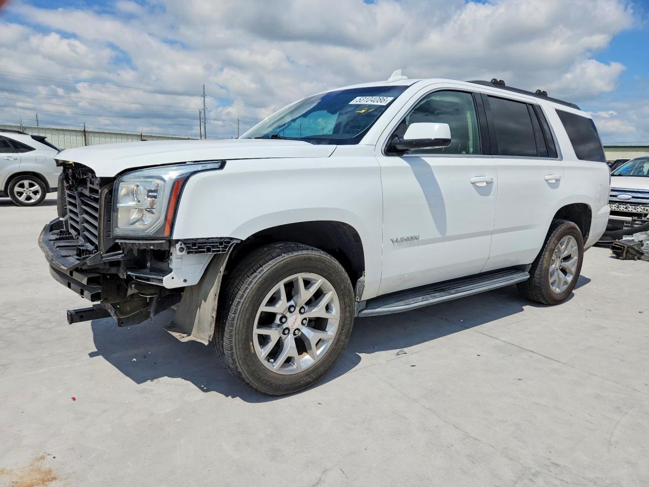 Salvage GMC Yukon Image