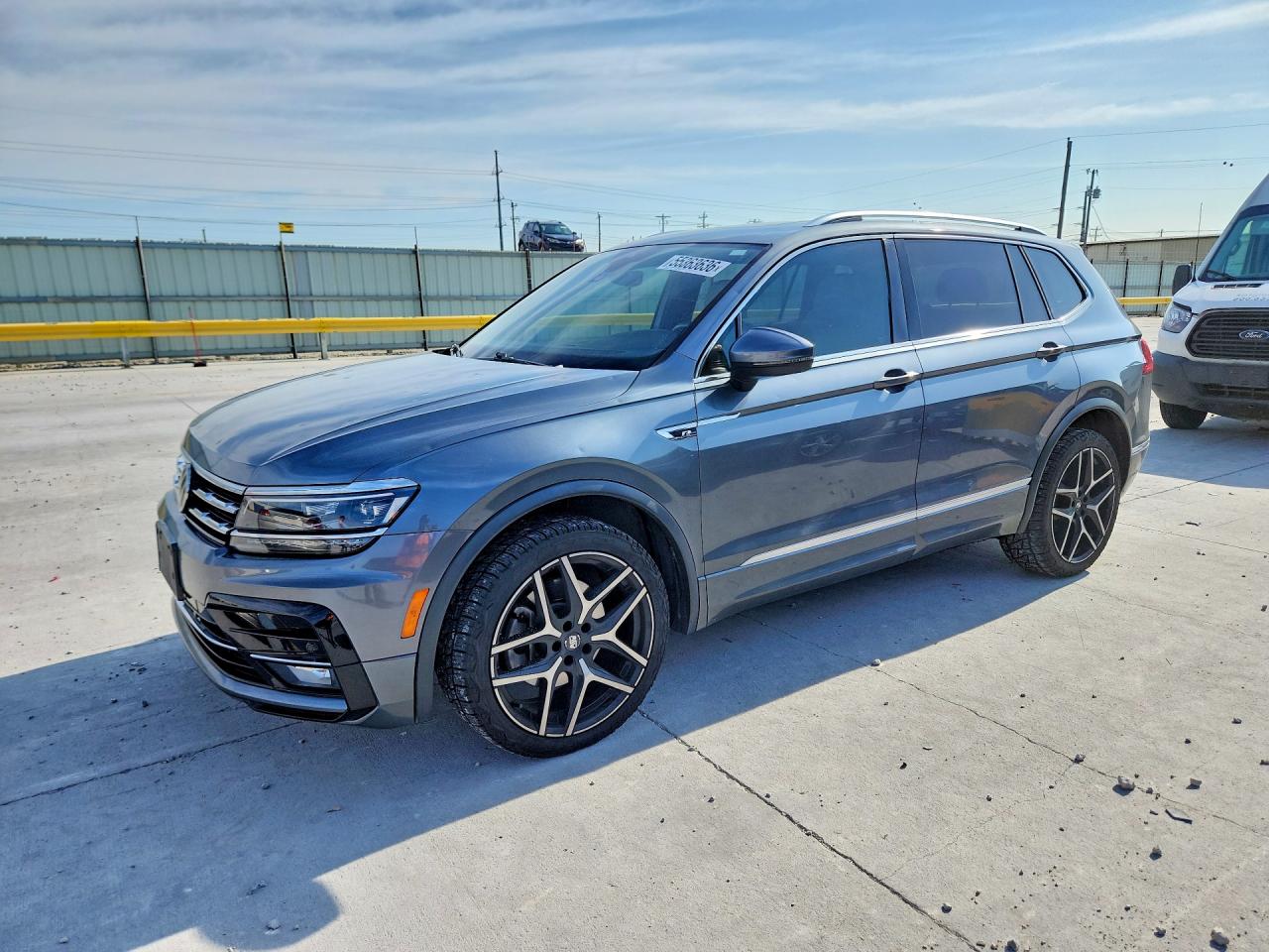 Salvage Volkswagen Tiguan Image