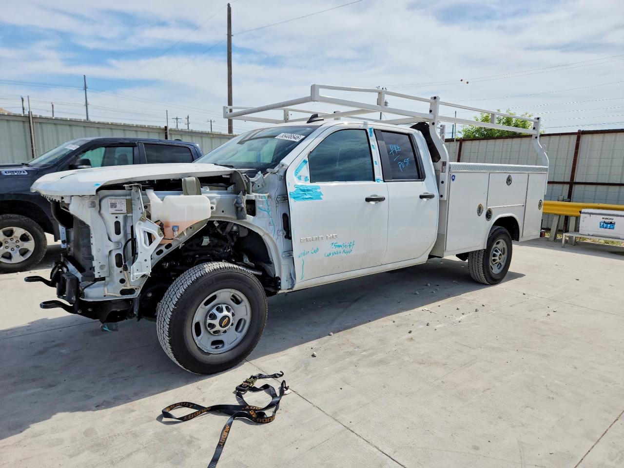 Salvage Chevrolet Silverado Image
