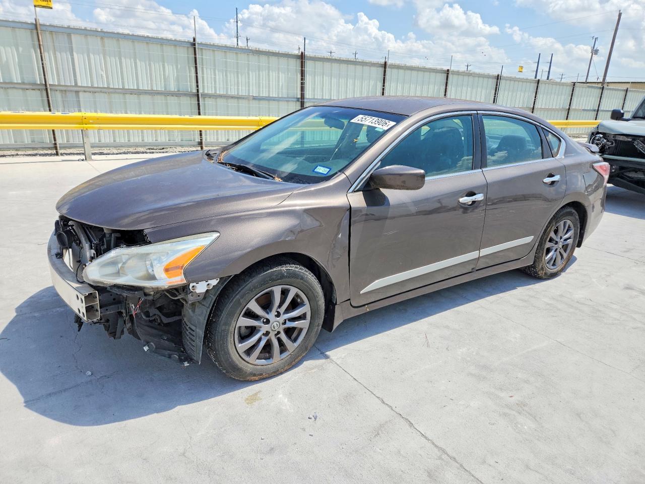 Salvage Nissan Altima Image