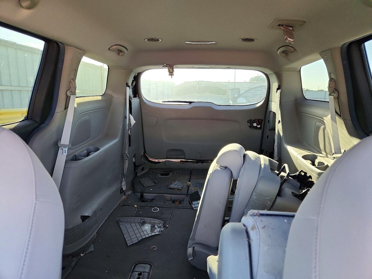 Kia Sedona Lx