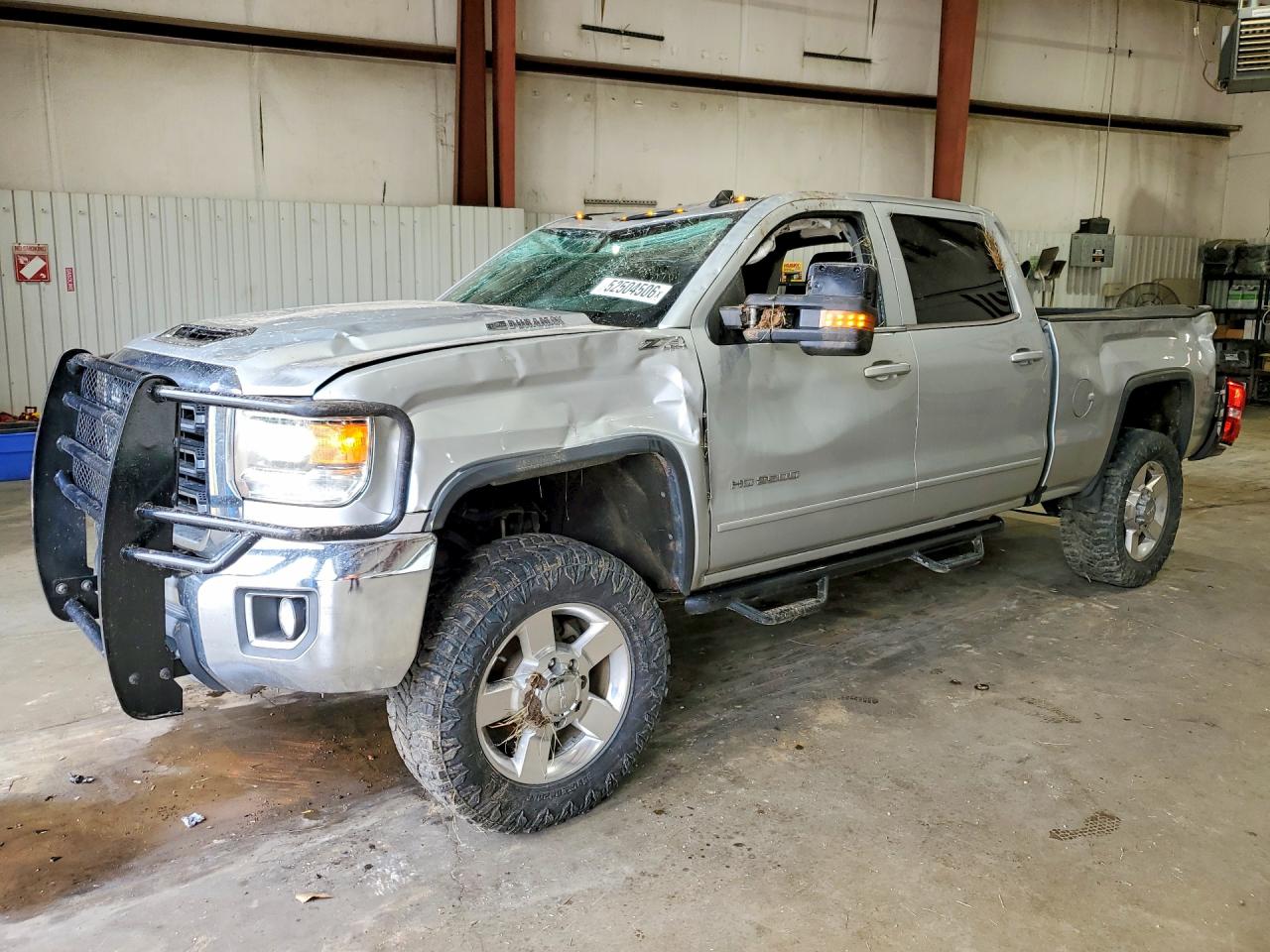 Salvage GMC Sierra Image