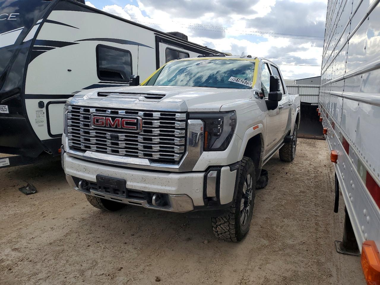 Salvage GMC Sierra Image